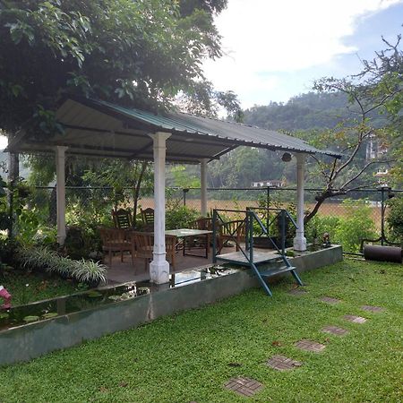 Hotel Mahaweli Shades Kandy Exterior foto