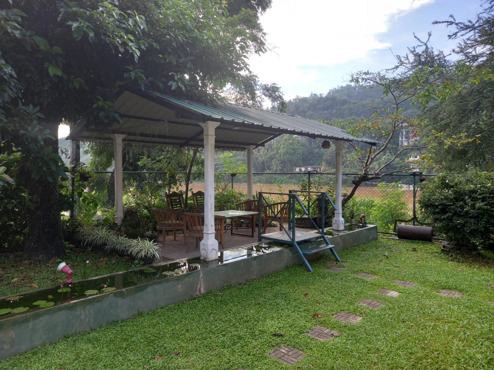 Hotel Mahaweli Shades Kandy Exterior foto