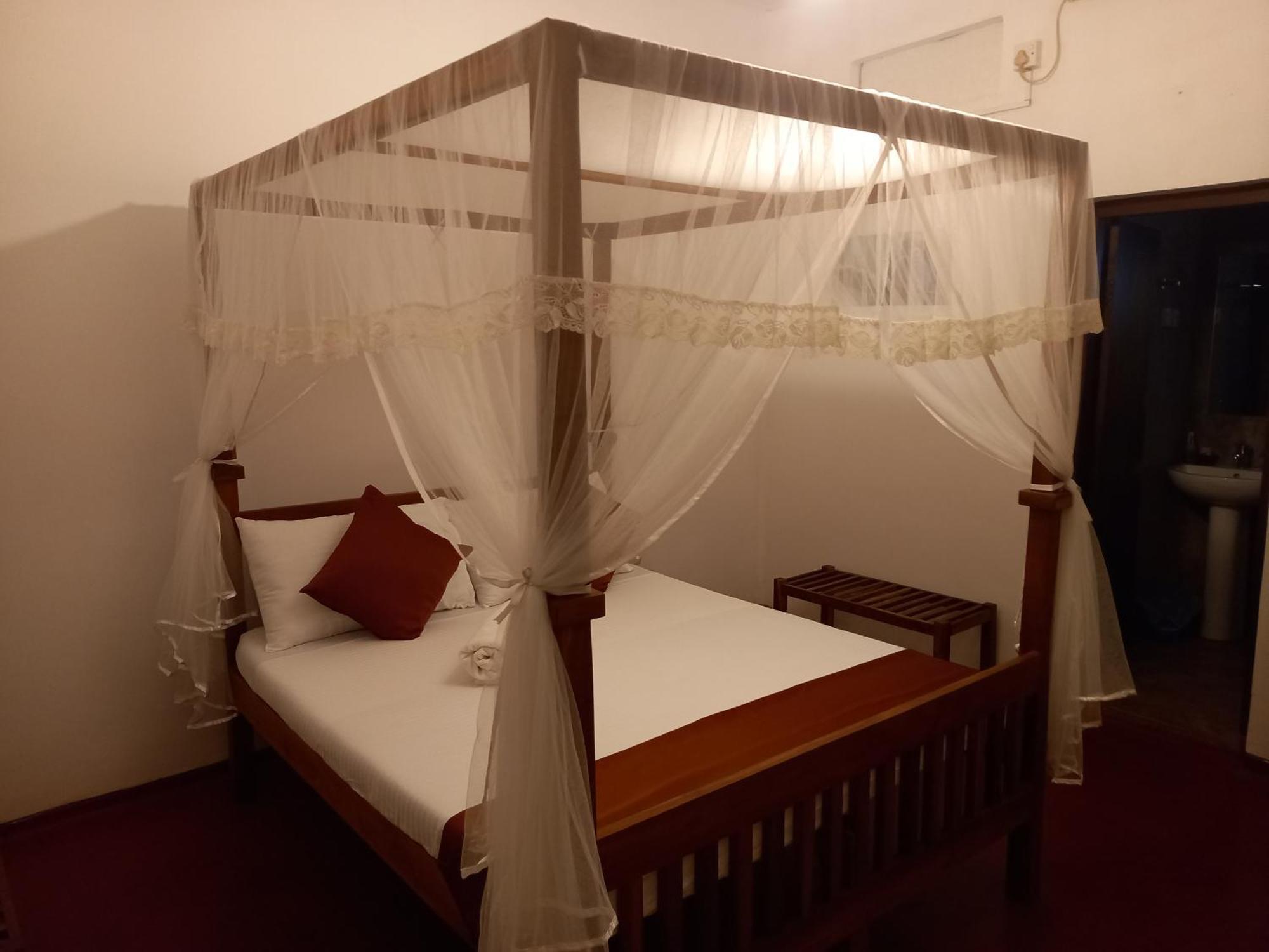 Hotel Mahaweli Shades Kandy Exterior foto
