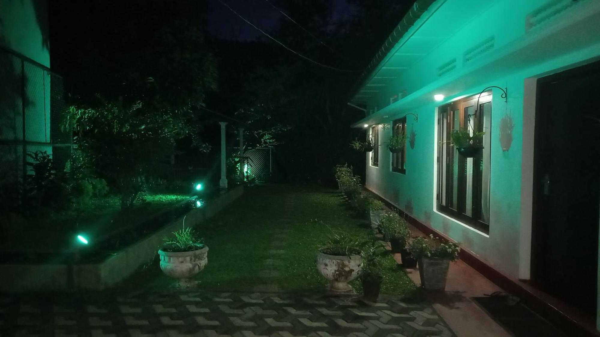 Hotel Mahaweli Shades Kandy Exterior foto