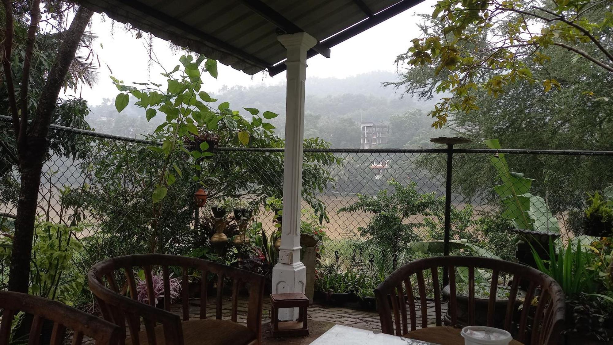 Hotel Mahaweli Shades Kandy Exterior foto