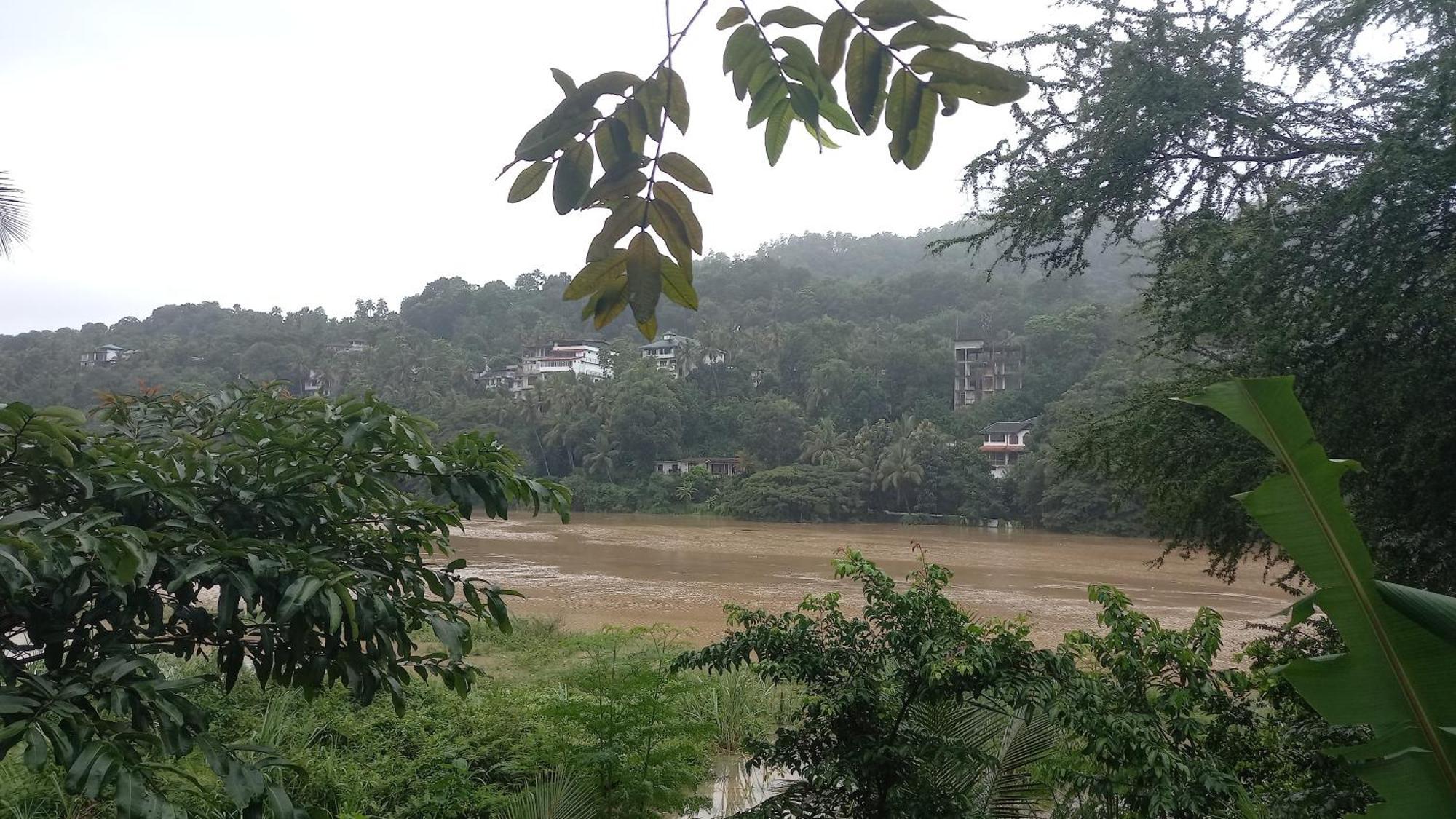 Hotel Mahaweli Shades Kandy Exterior foto