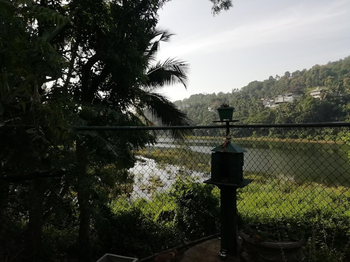 Hotel Mahaweli Shades Kandy Exterior foto