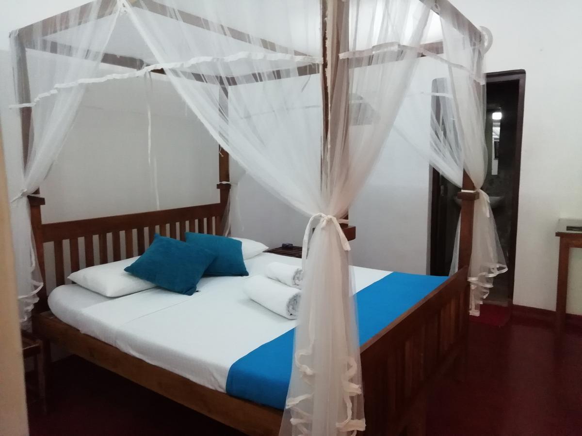 Hotel Mahaweli Shades Kandy Exterior foto