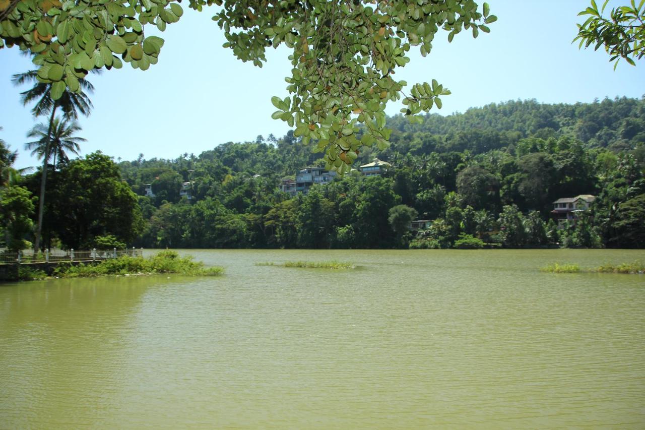 Hotel Mahaweli Shades Kandy Exterior foto