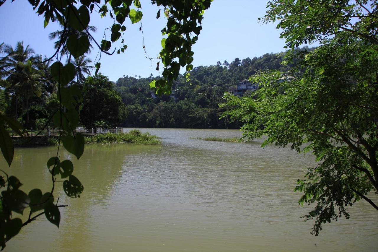 Hotel Mahaweli Shades Kandy Exterior foto