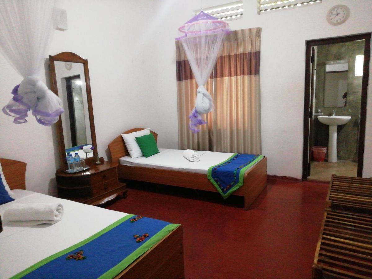 Hotel Mahaweli Shades Kandy Exterior foto